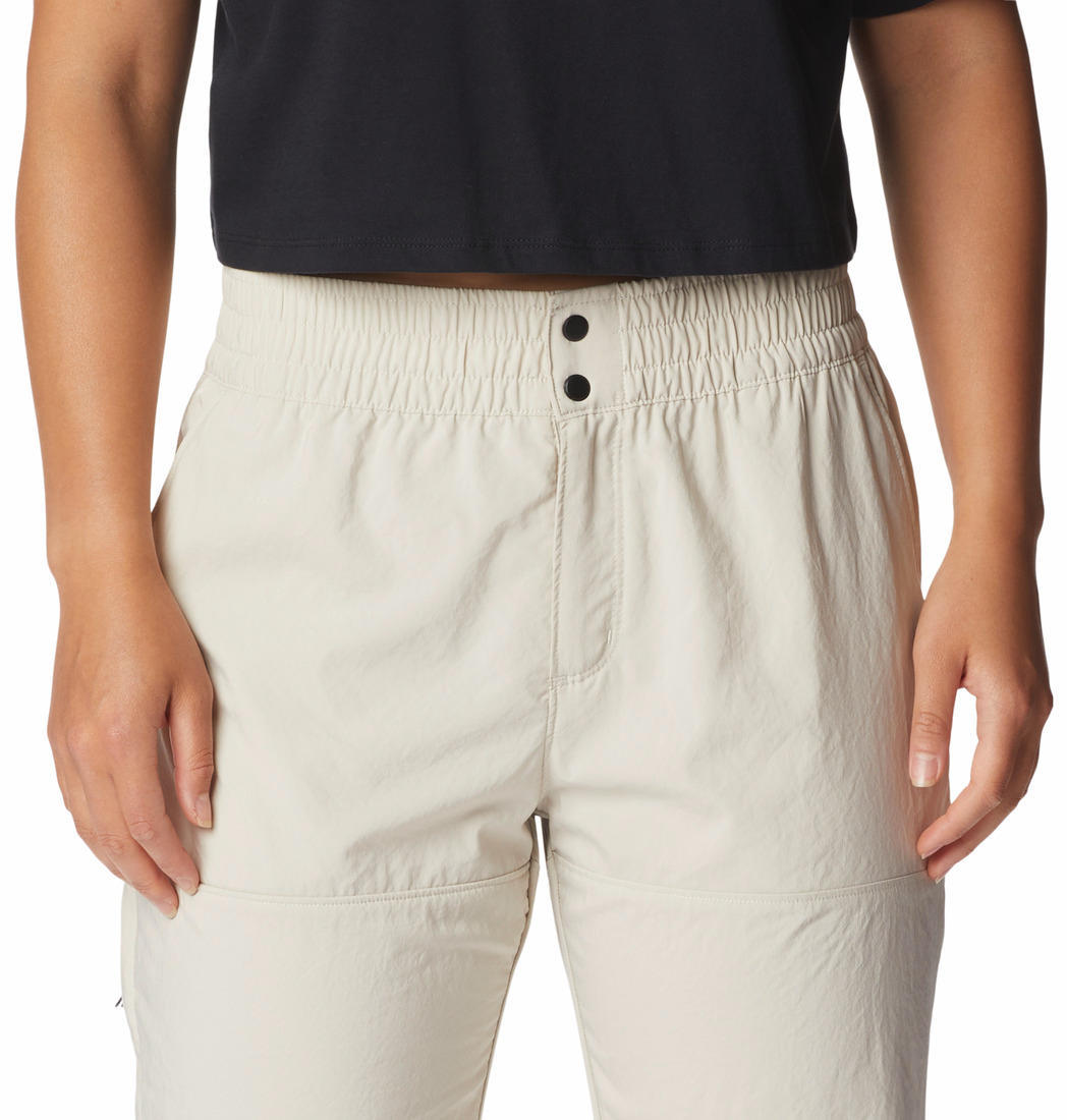A Women Wearing Columbia Women Brown W Coral Ridge Pant (Sun Protection)