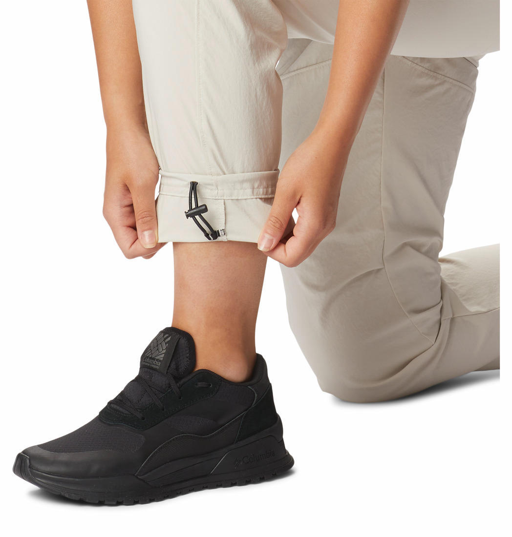 A Women Wearing Columbia Women Brown W Coral Ridge Pant (Sun Protection)