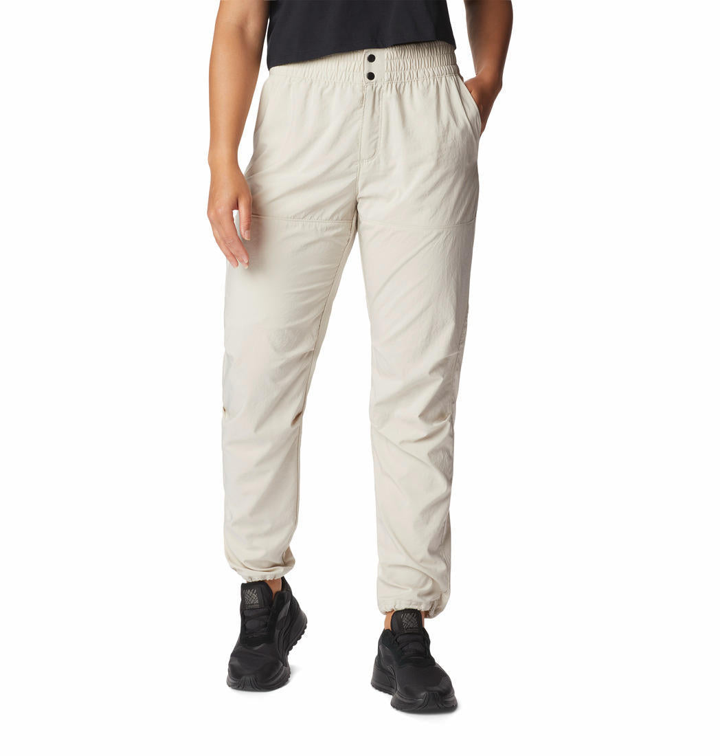 A Women Wearing Columbia Women Brown W Coral Ridge Pant (Sun Protection)