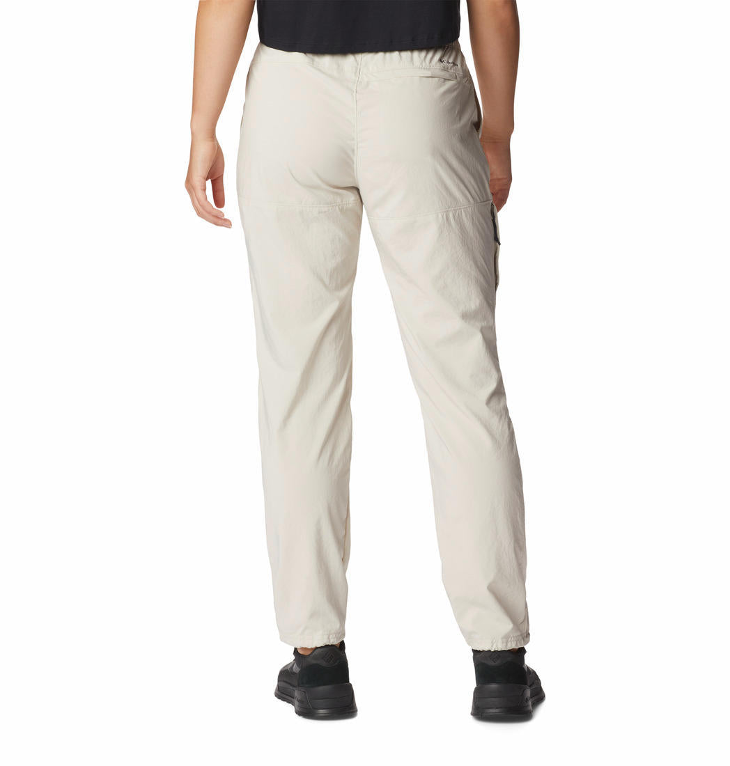 A Women Wearing Columbia Women Brown W Coral Ridge Pant (Sun Protection)