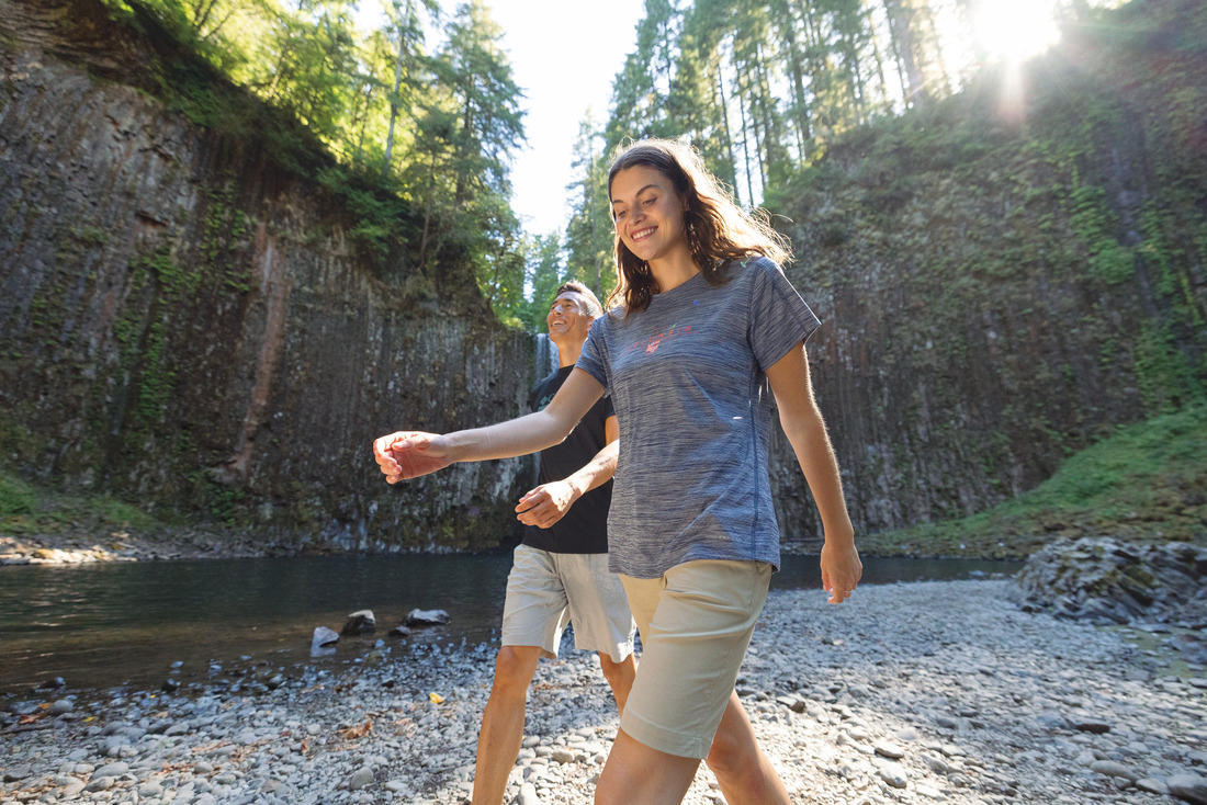 A Women Wearing Columbia Women Navy Blue W Zero Rules Graphic Crew (Sun Protection)