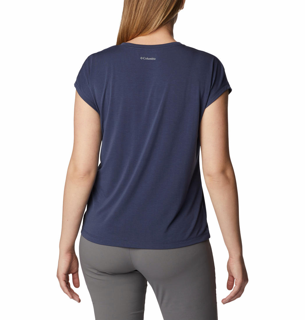 A Women Wearing Columbia Women Navy Blue Boundless Trek Short Sleeve Tee