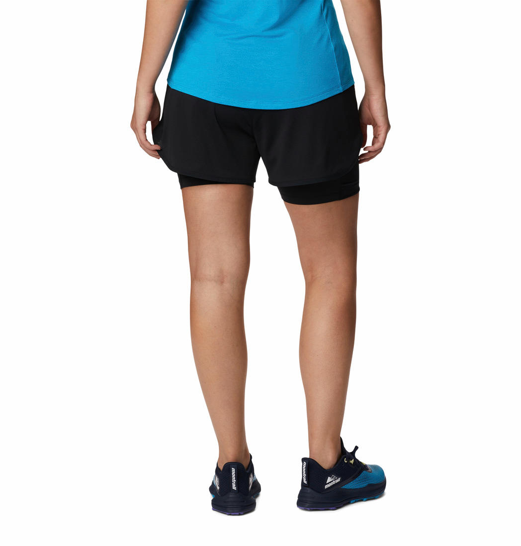 A Women Wearing Columbia Women Black W Endless Trail 2n1 Short