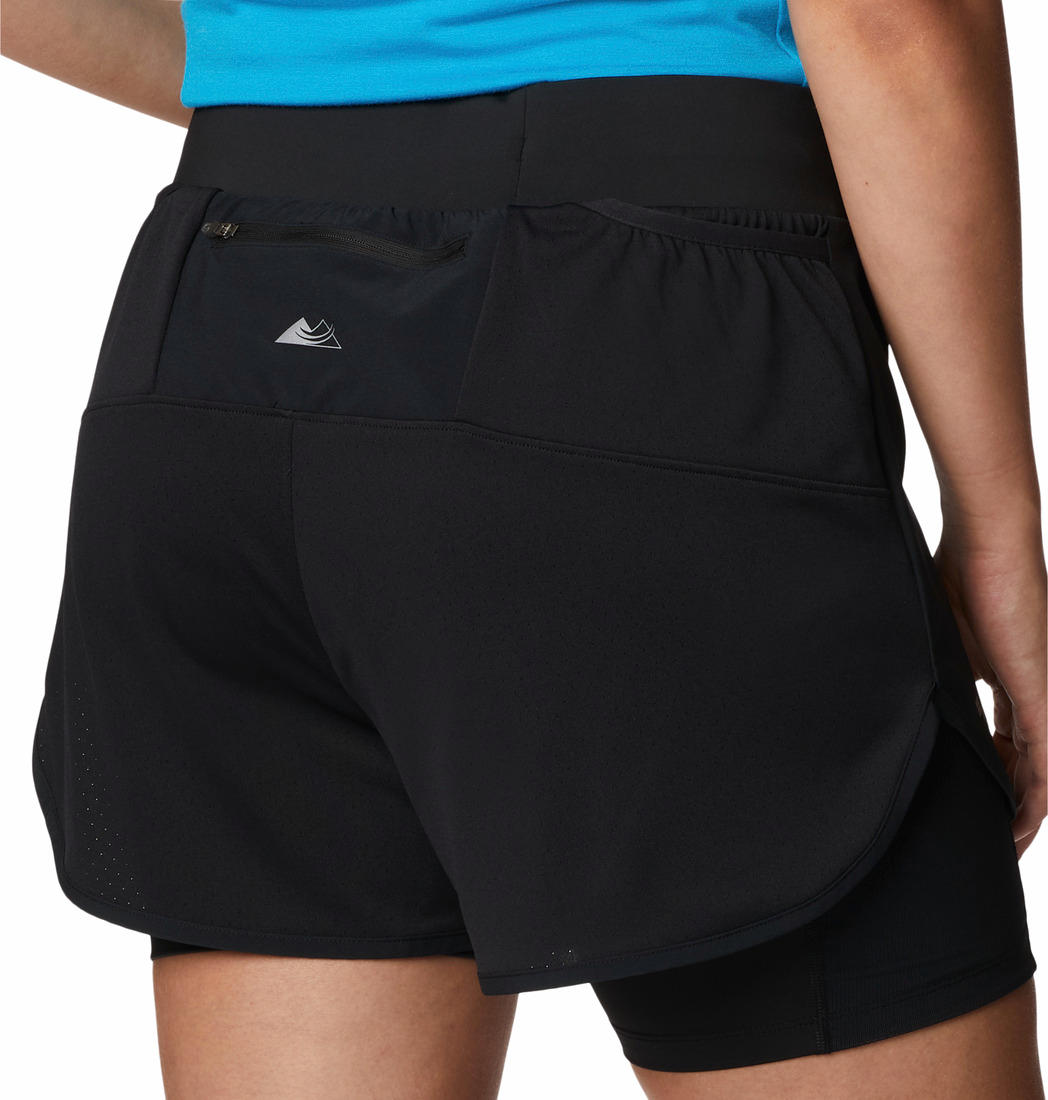 A Women Wearing Columbia Women Black W Endless Trail 2n1 Short
