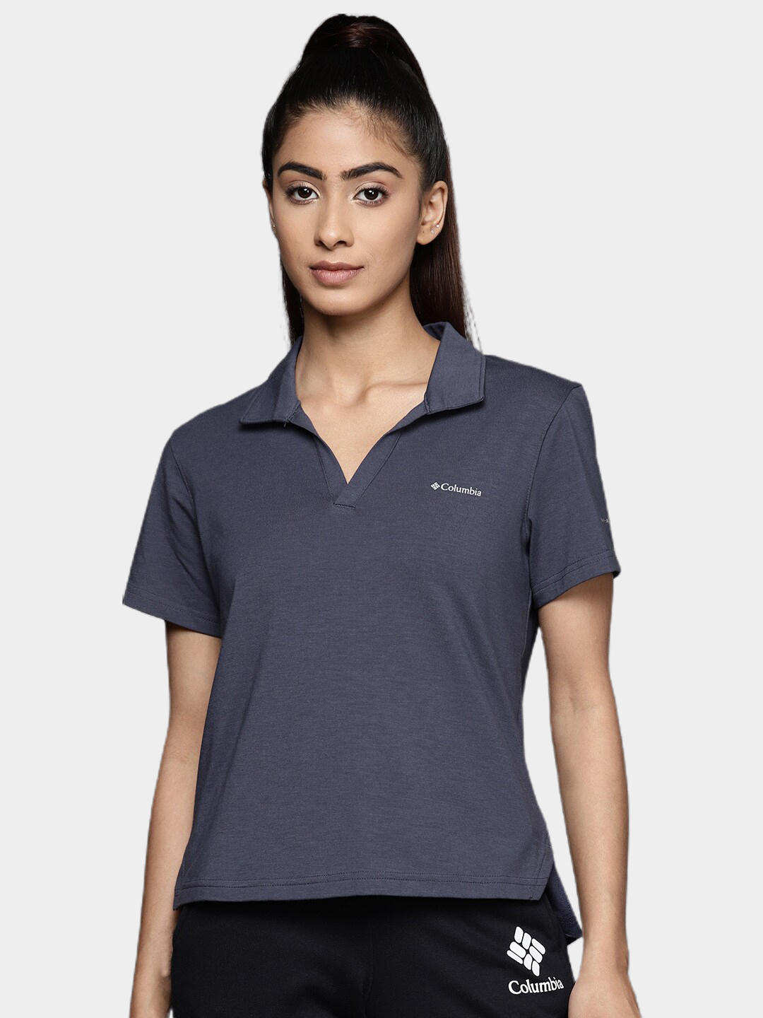 A Women Wearing Columbia Women Navy Blue W Sun Trek Polo (Sun Protection)