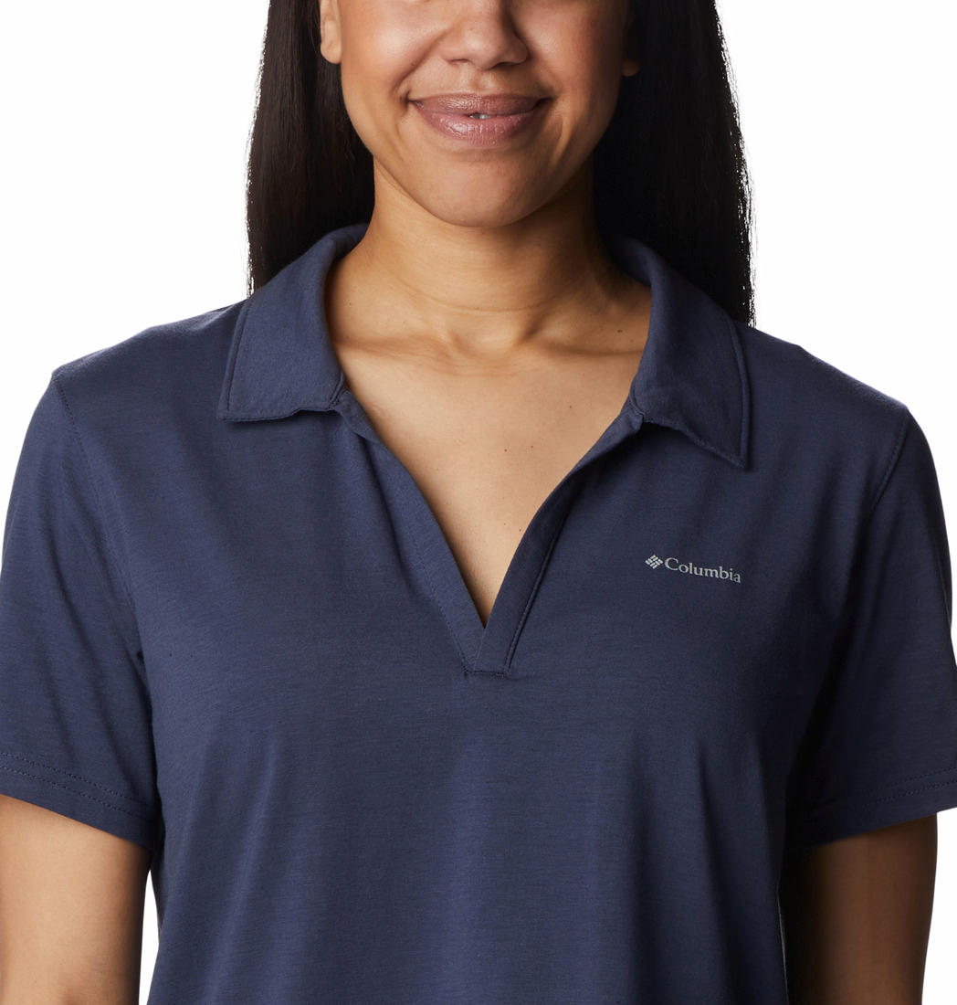 A Women Wearing Columbia Women Navy Blue W Sun Trek Polo (Sun Protection)