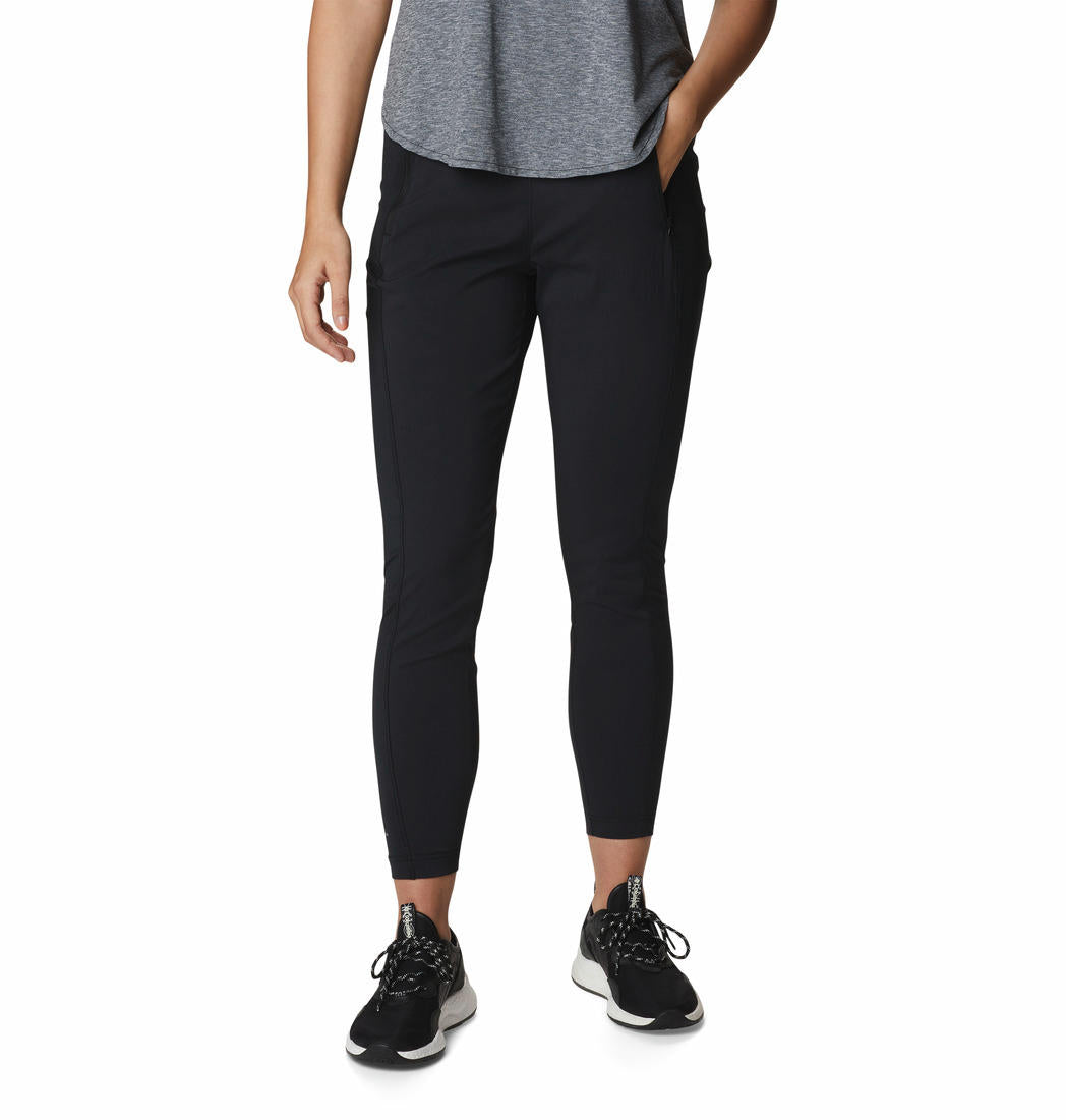 A Women Wearing Columbia Women Black On The Go Hybrid Pant (Sun Protection)