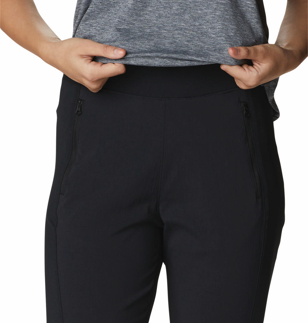 A Women Wearing Columbia Women Black On The Go Hybrid Pant (Sun Protection)