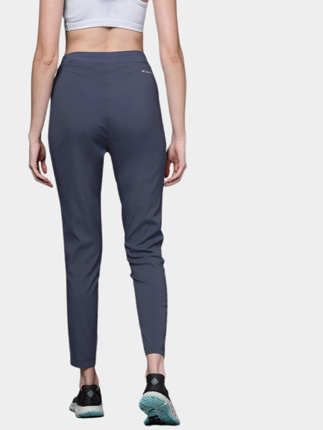 A Women Wearing Columbia Women Navy Blue On The Go Hybrid Pant (Sun Protection)
