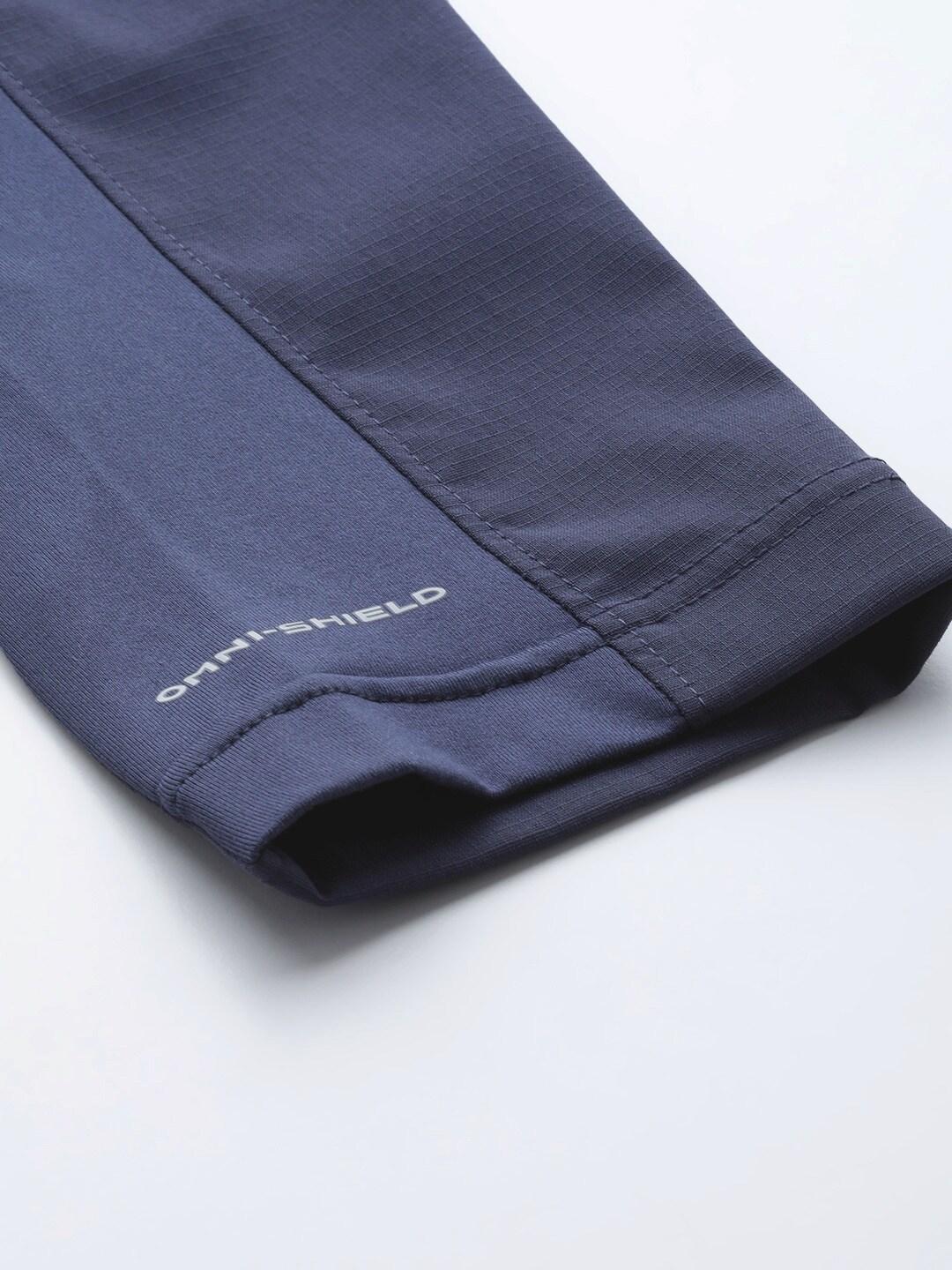 A Women Wearing Columbia Women Navy Blue On The Go Hybrid Pant (Sun Protection)