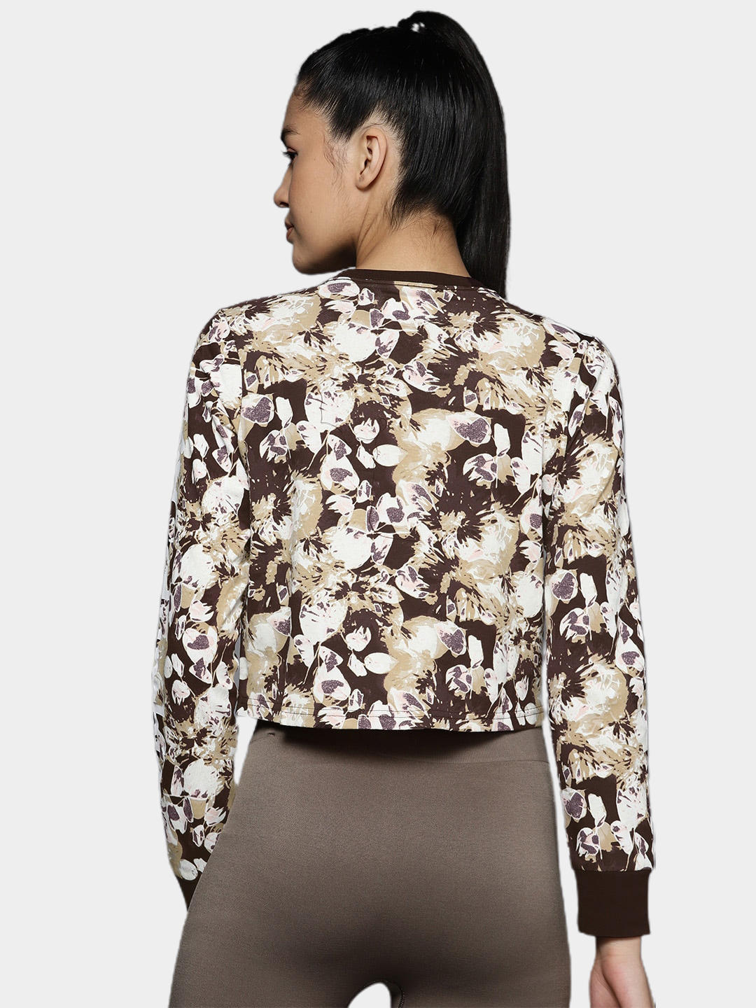 A Women Wearing Columbia Women Brown North Cascades LS Printed