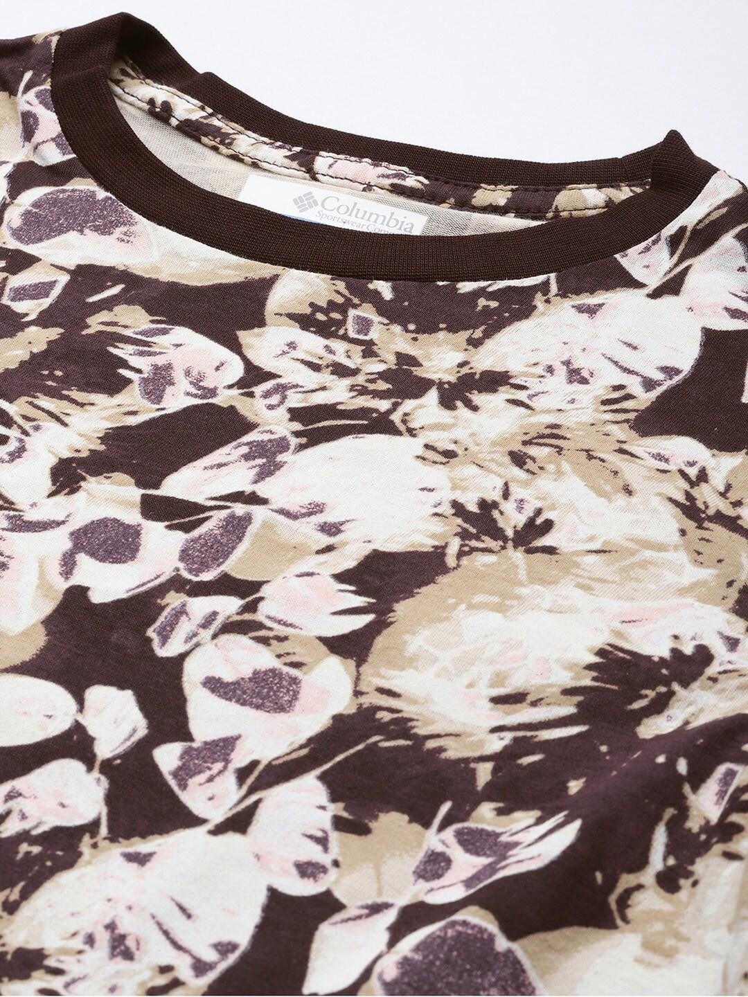 A Women Wearing Columbia Women Brown North Cascades LS Printed