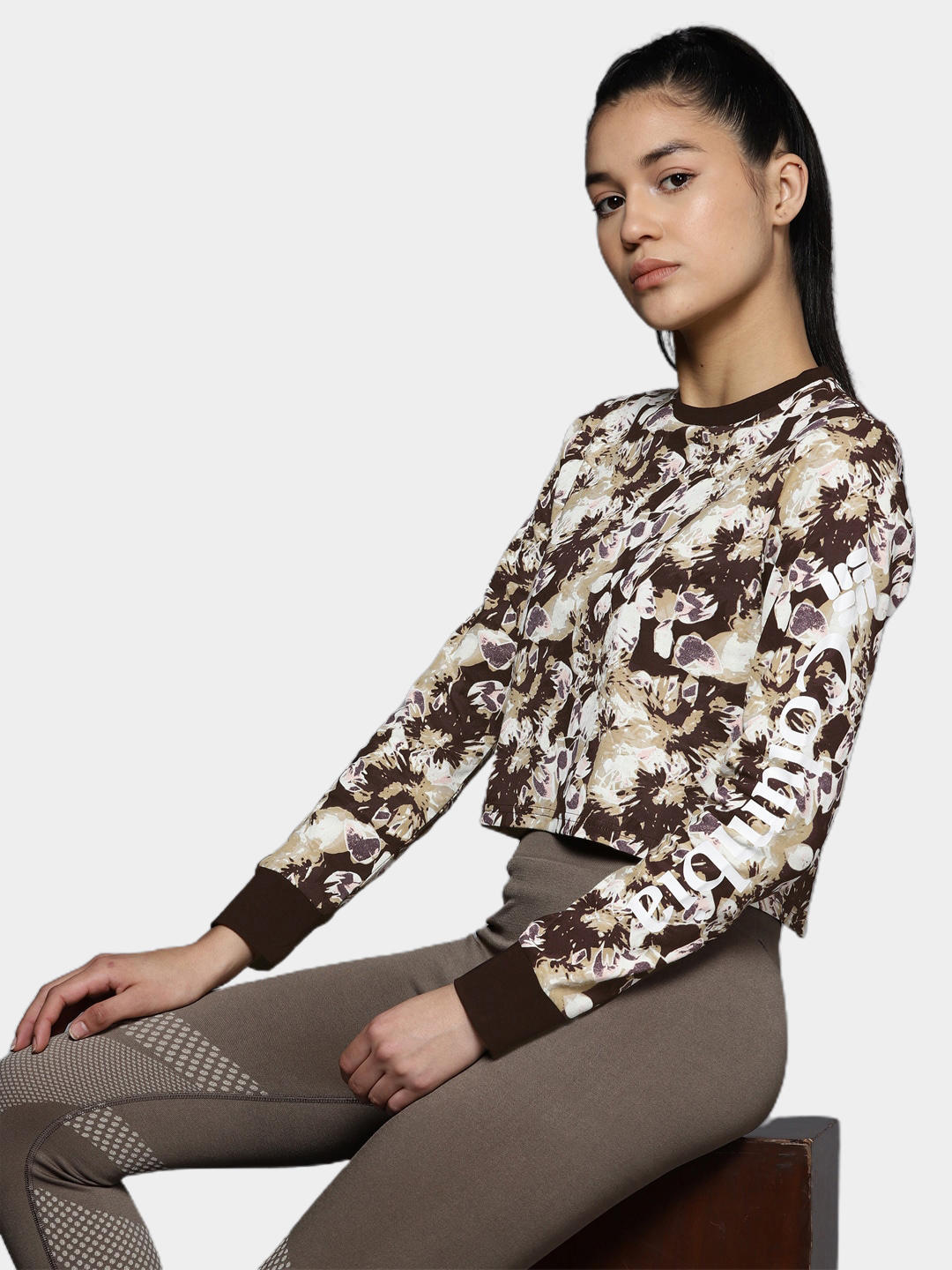 A Women Wearing Columbia Women Brown North Cascades LS Printed