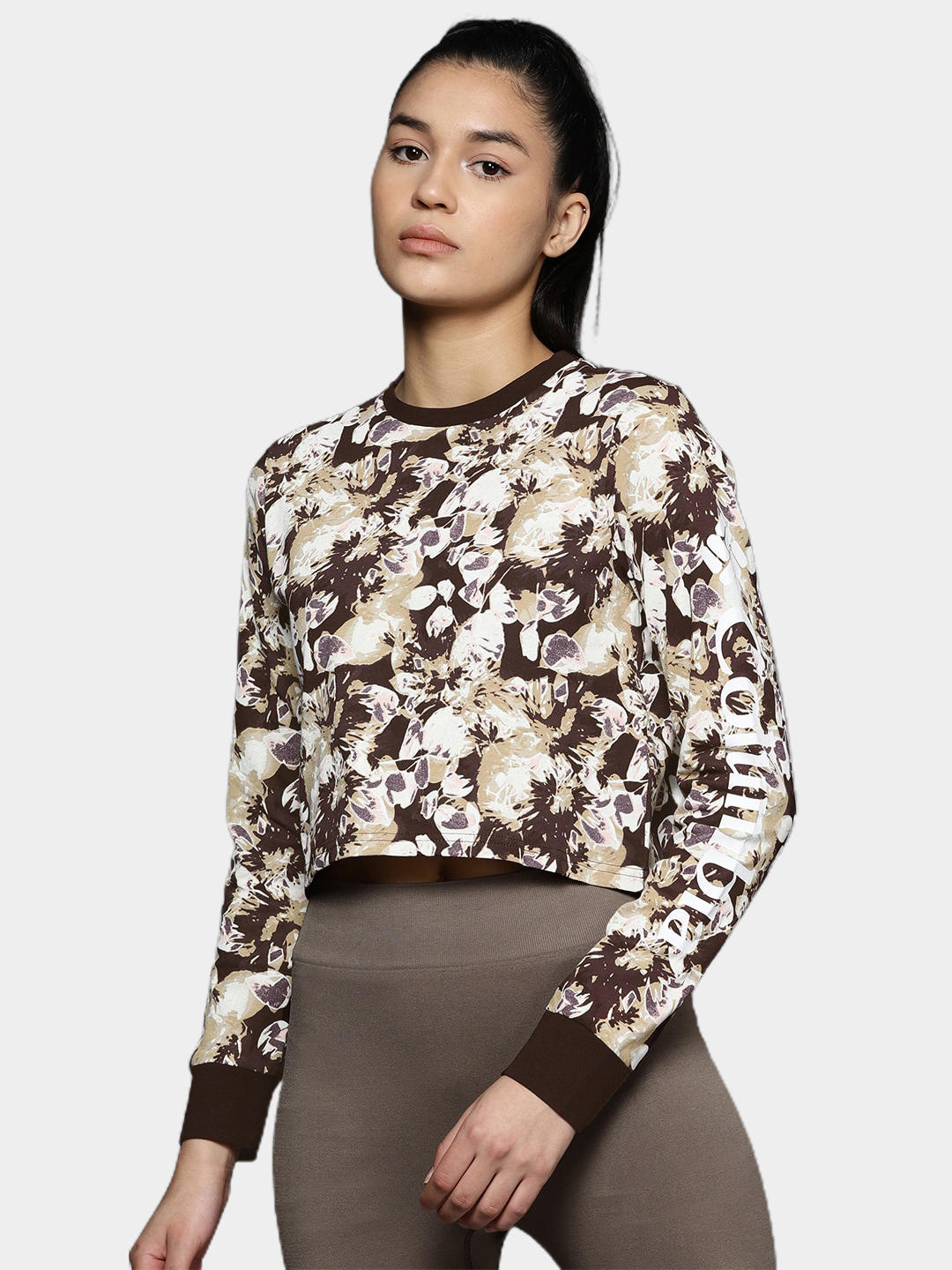 A Women Wearing Columbia Women Brown North Cascades LS Printed
