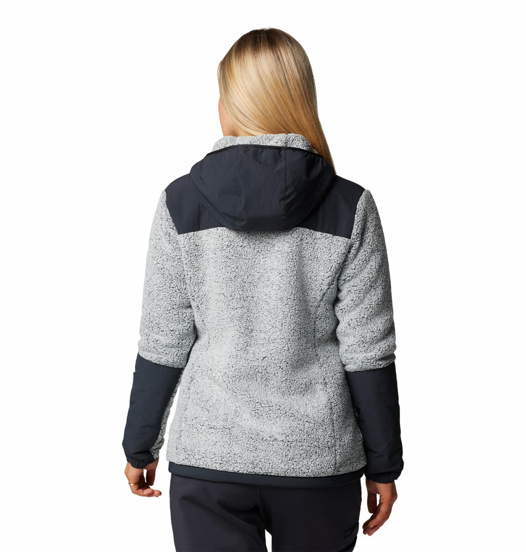 A Women Wearing Columbia Women White Arctic Crest Sherpa Full Zip