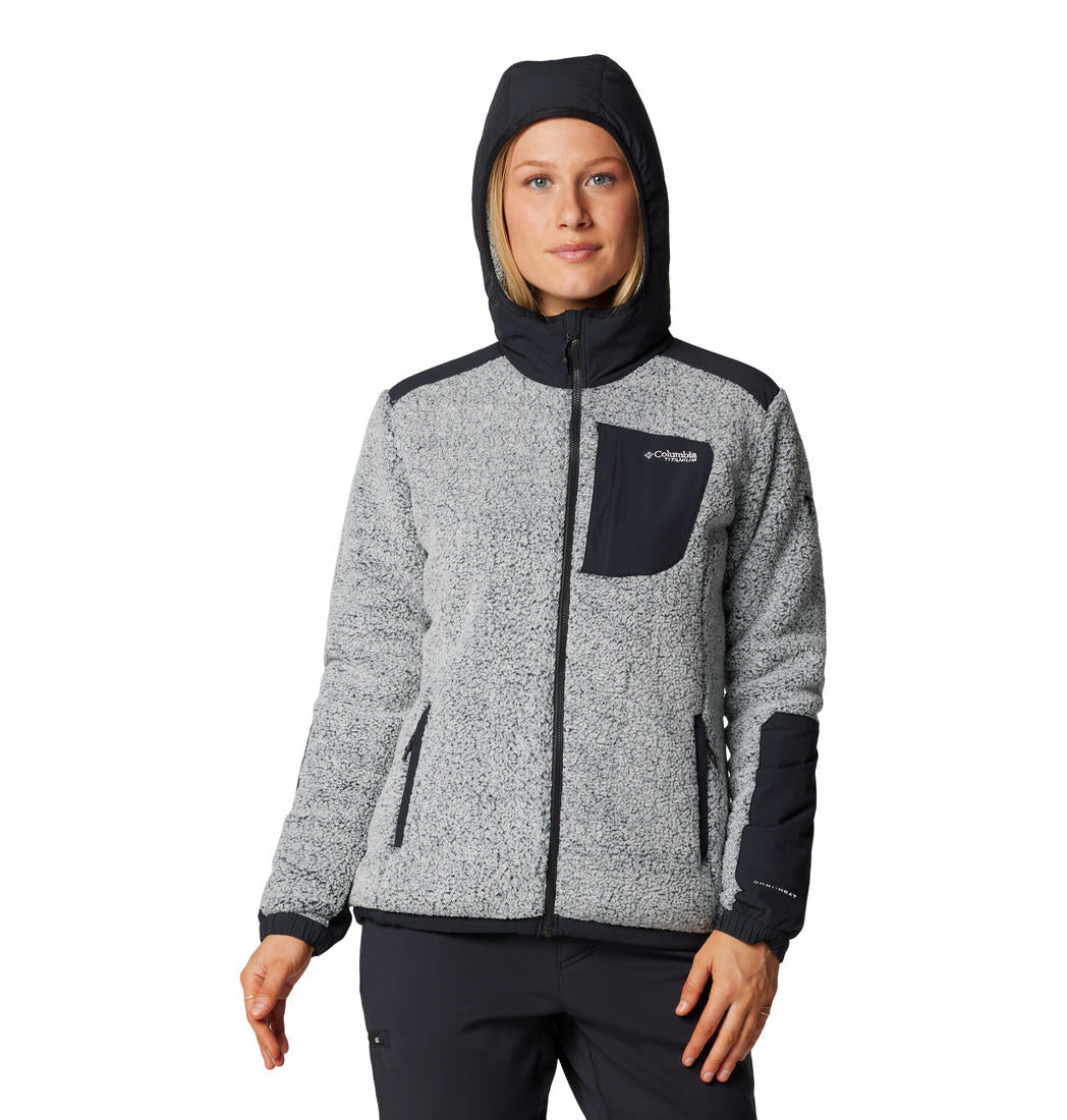 A Women Wearing Columbia Women White Arctic Crest Sherpa Full Zip
