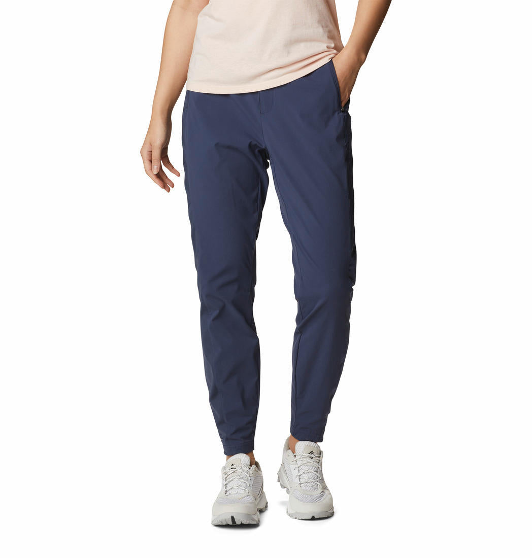 A Women Wearing Columbia Women Navy Blue Claudia Ridge Pant