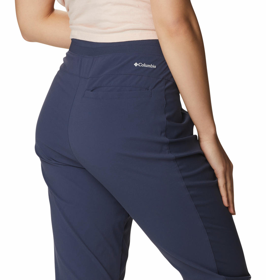 A Women Wearing Columbia Women Navy Blue Claudia Ridge Pant