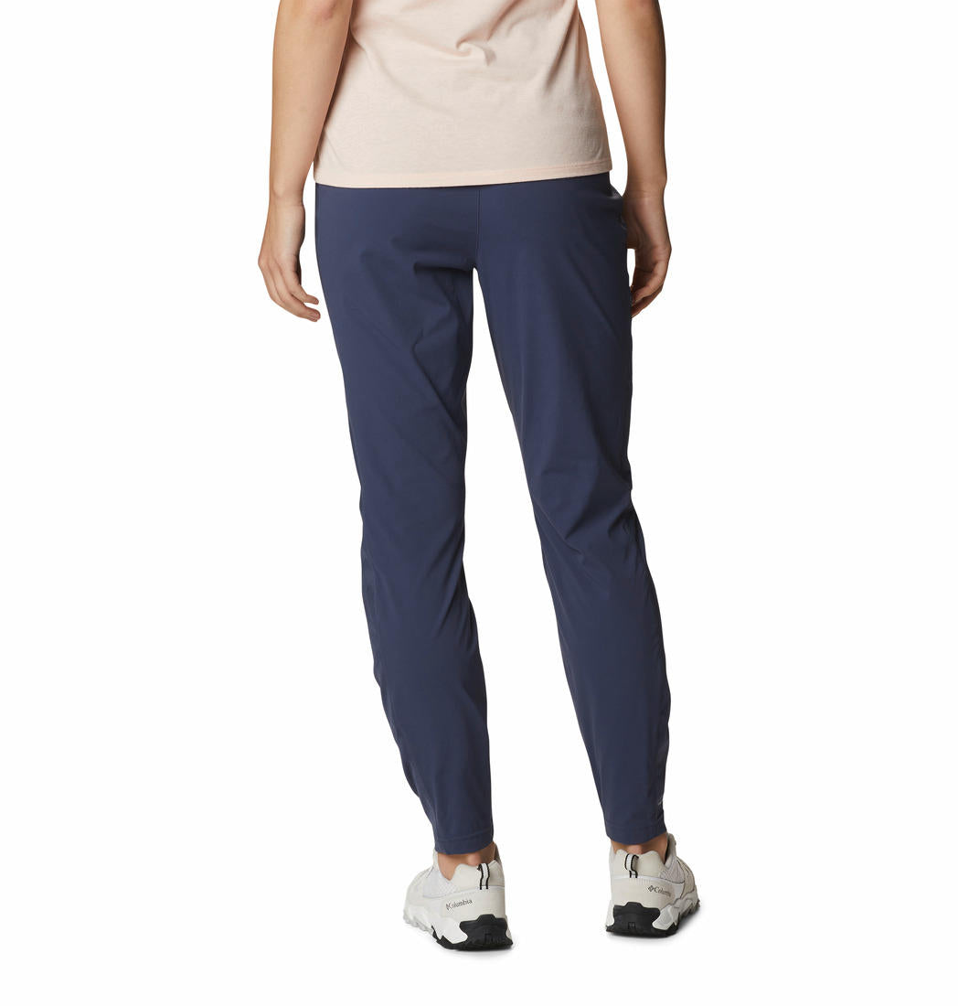A Women Wearing Columbia Women Navy Blue Claudia Ridge Pant