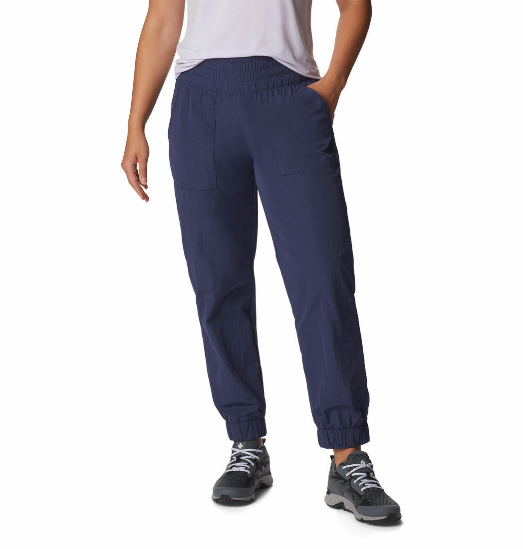 A Women Wearing Columbia Women Navy Blue Boundless Trek Jogger
