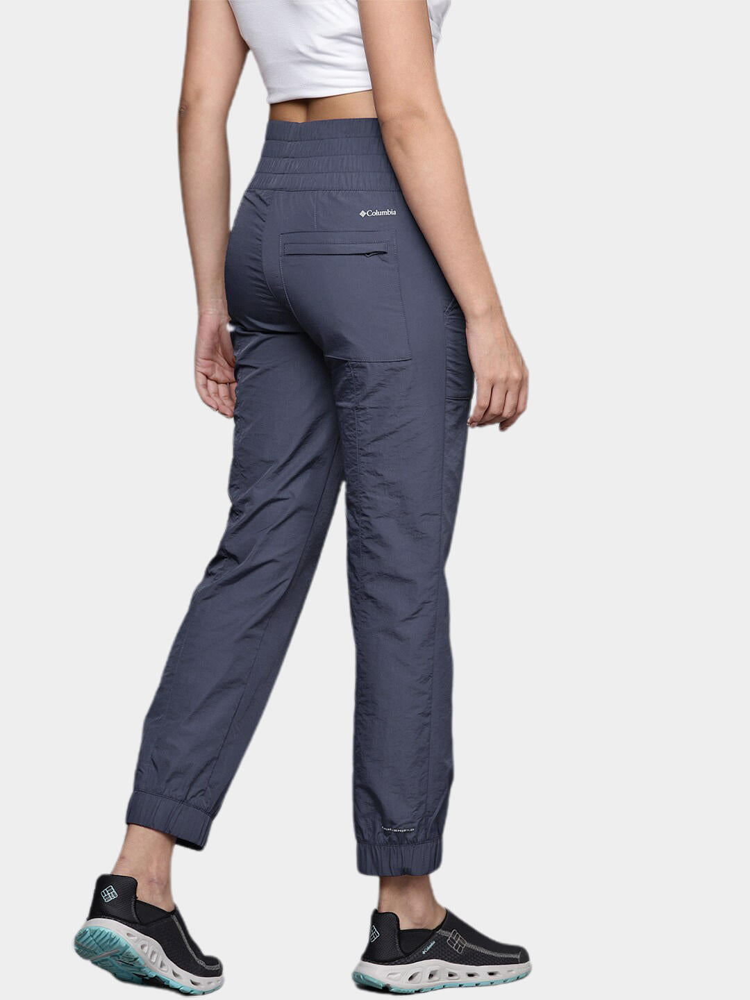 A Women Wearing Columbia Women Navy Blue Boundless Trek Jogger