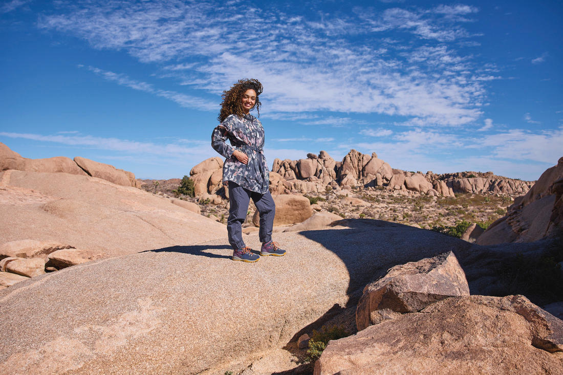 A Women Wearing Columbia Women Navy Blue Boundless Trek Jogger