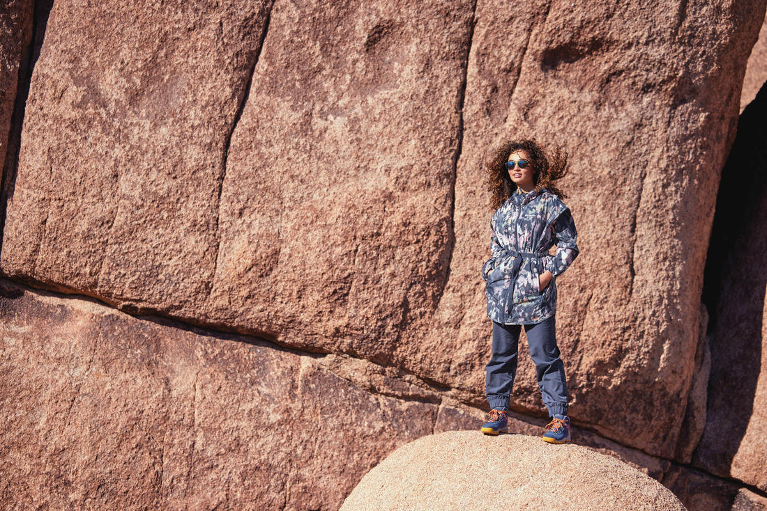 A Women Wearing Columbia Women Navy Blue Boundless Trek Jogger