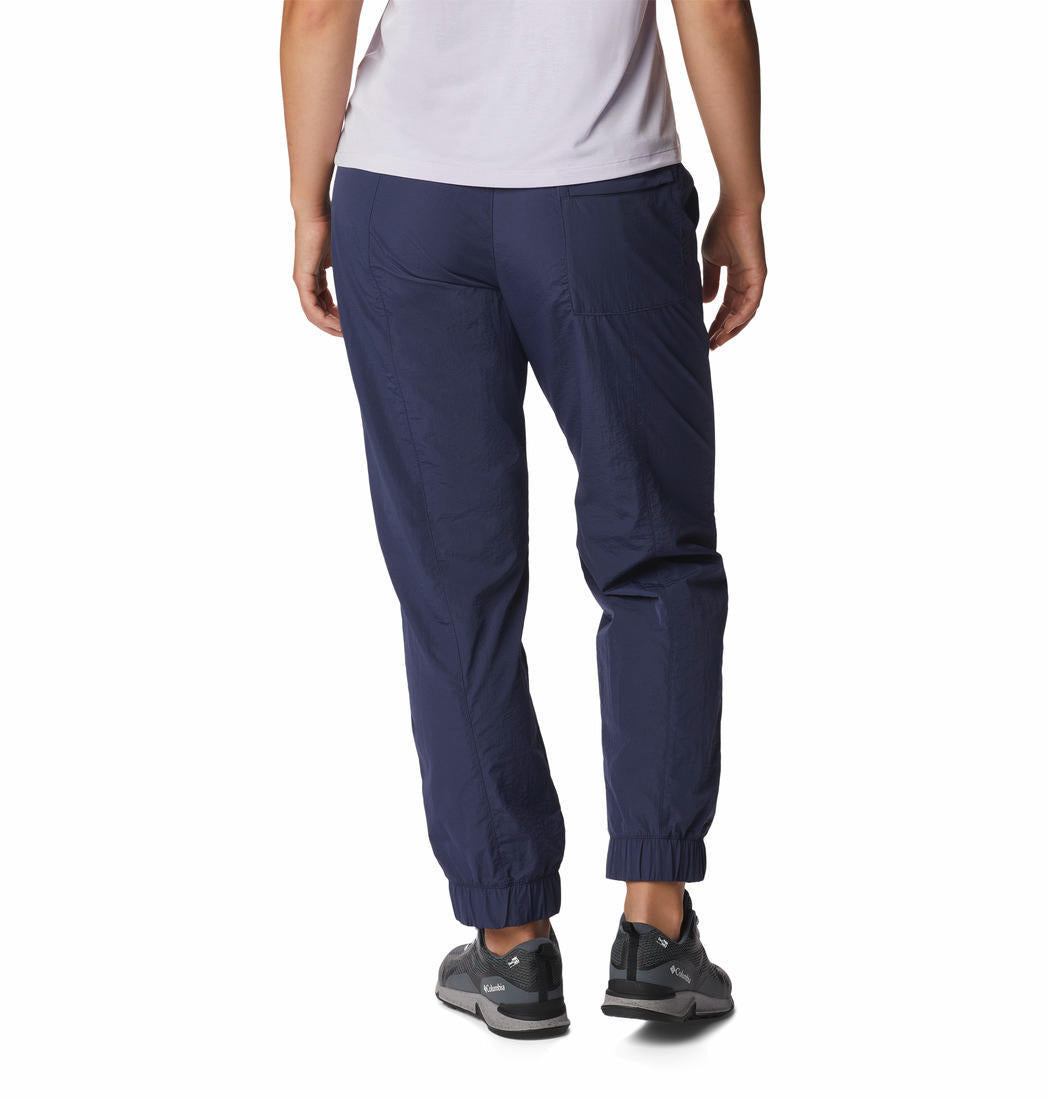 A Women Wearing Columbia Women Navy Blue Boundless Trek Jogger