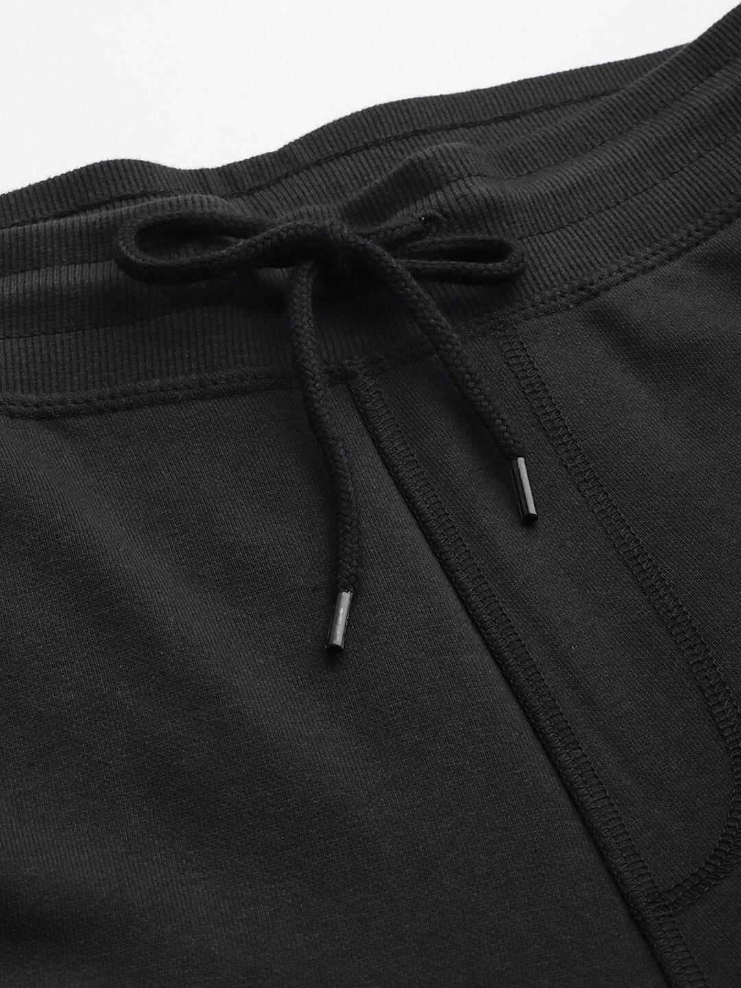 A Men Wearing Columbia Men Black M CSC Logo Fleece Jogger II