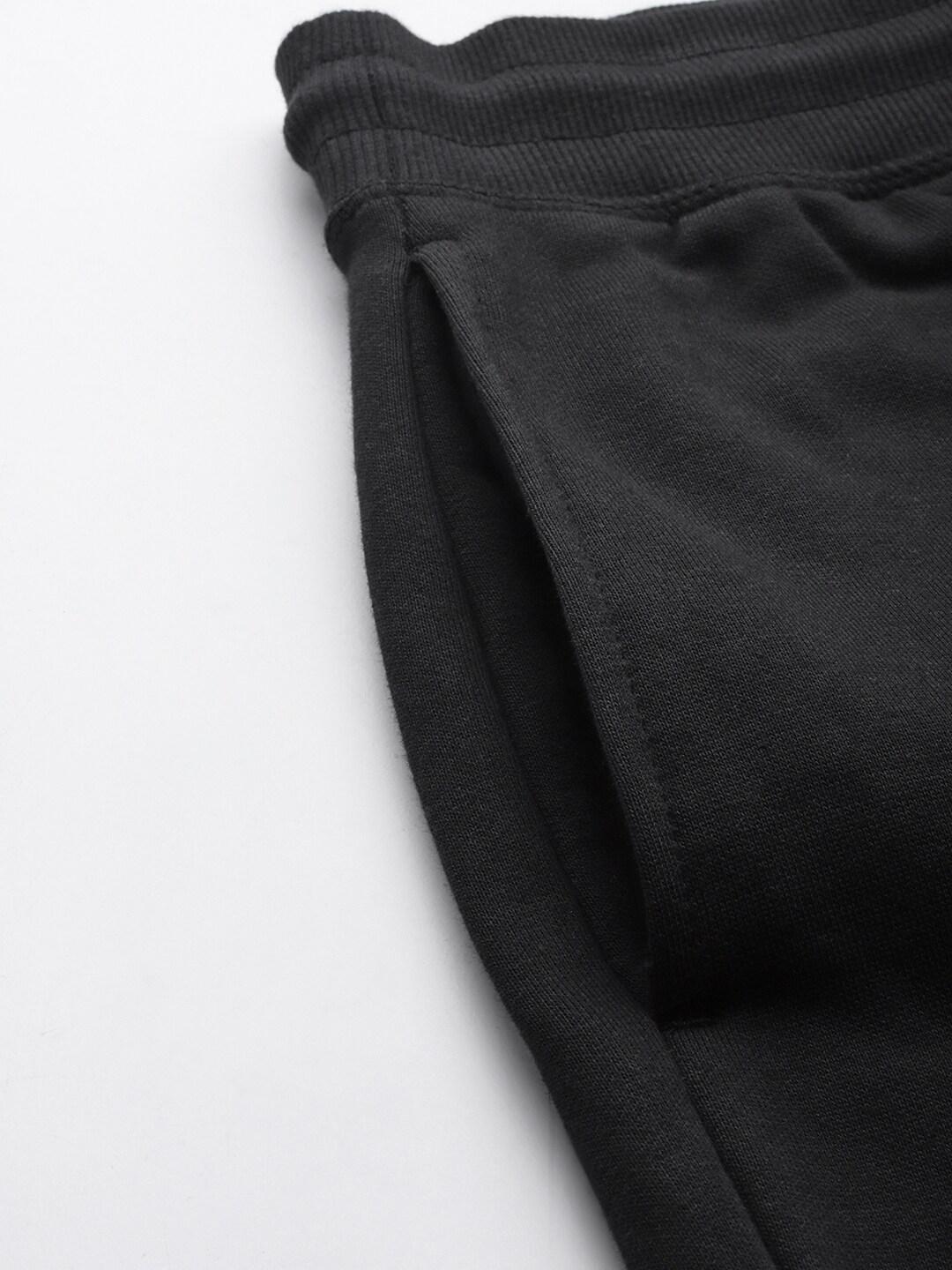 A Men Wearing Columbia Men Black M CSC Logo Fleece Jogger II