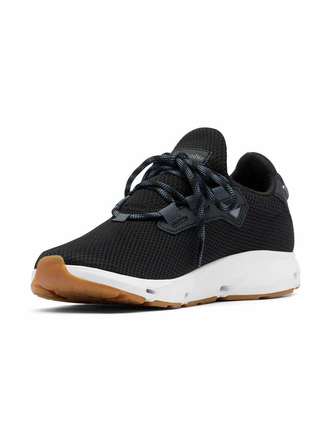 A Women Wearing Columbia Women Black COLUMBIA VENT AERO