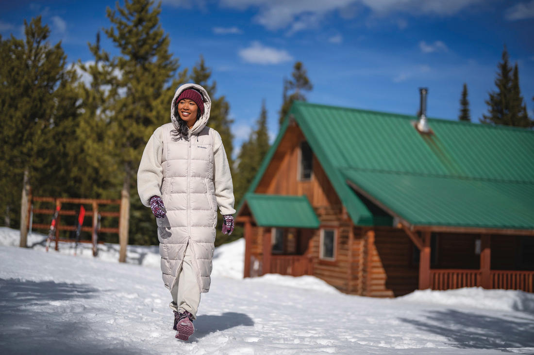 A Women Wearing Columbia Women Red FACET 75 EQUINOX