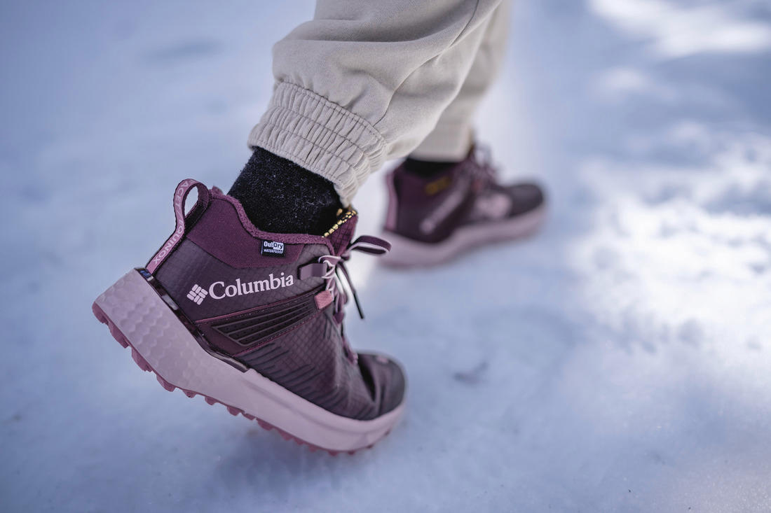 A Women Wearing Columbia Women Red FACET 75 EQUINOX