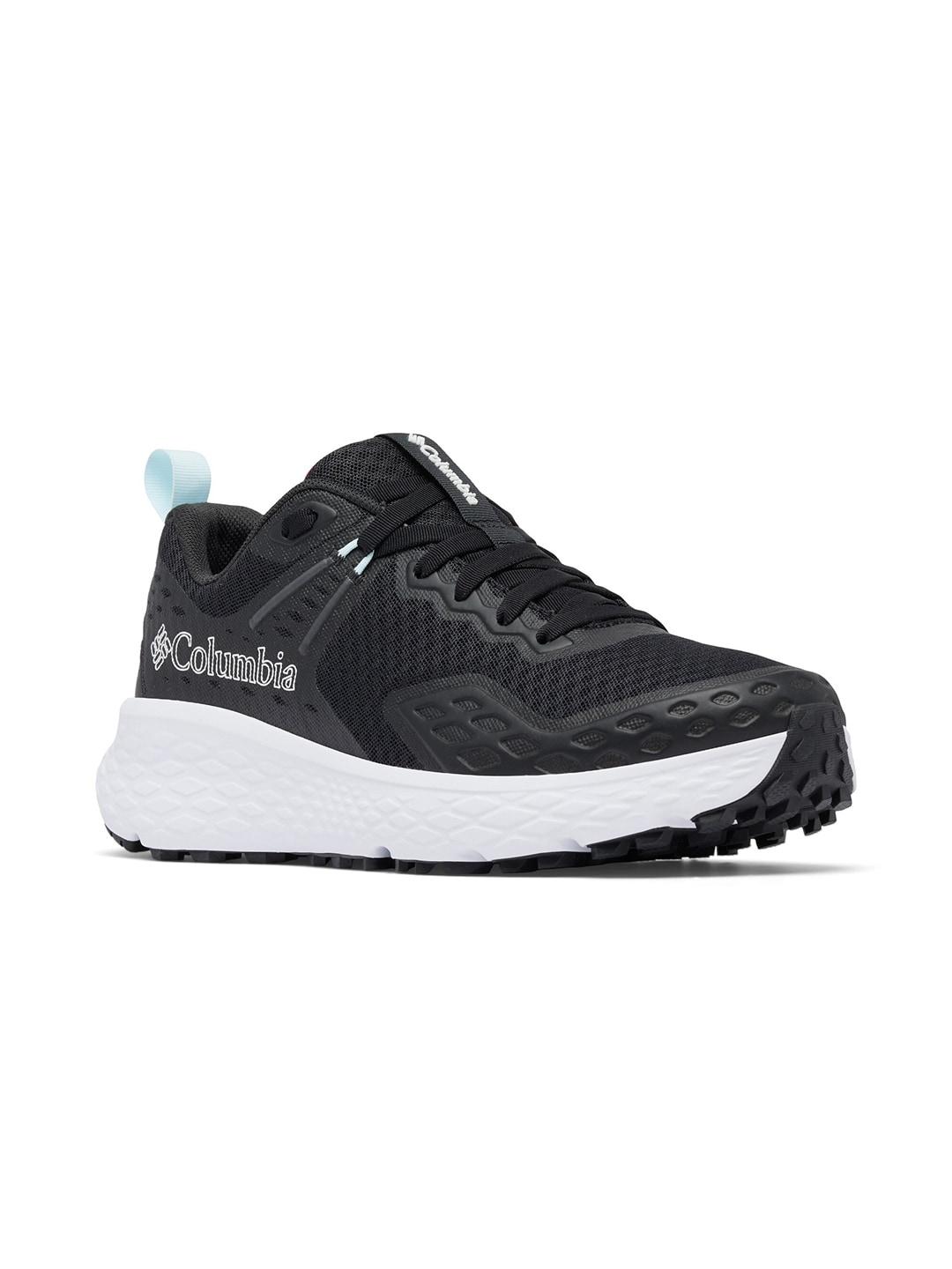 A Women Wearing Columbia Women Black KONOS TRS OUTDRY