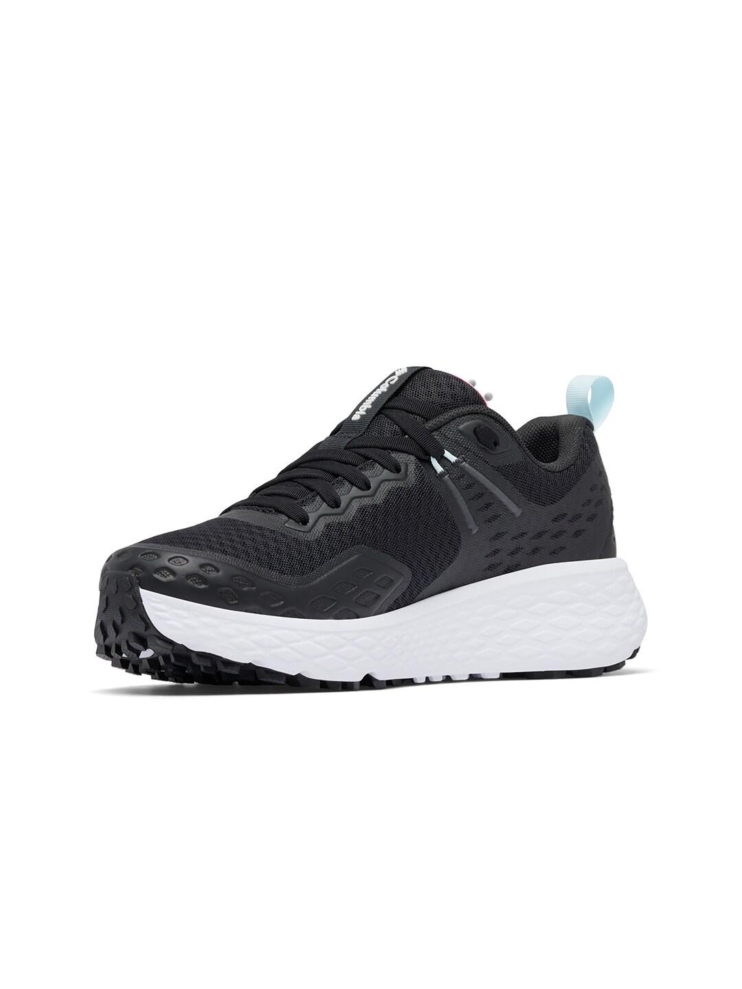 A Women Wearing Columbia Women Black KONOS TRS OUTDRY