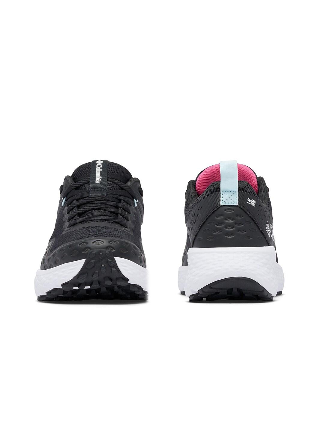 A Women Wearing Columbia Women Black KONOS TRS OUTDRY
