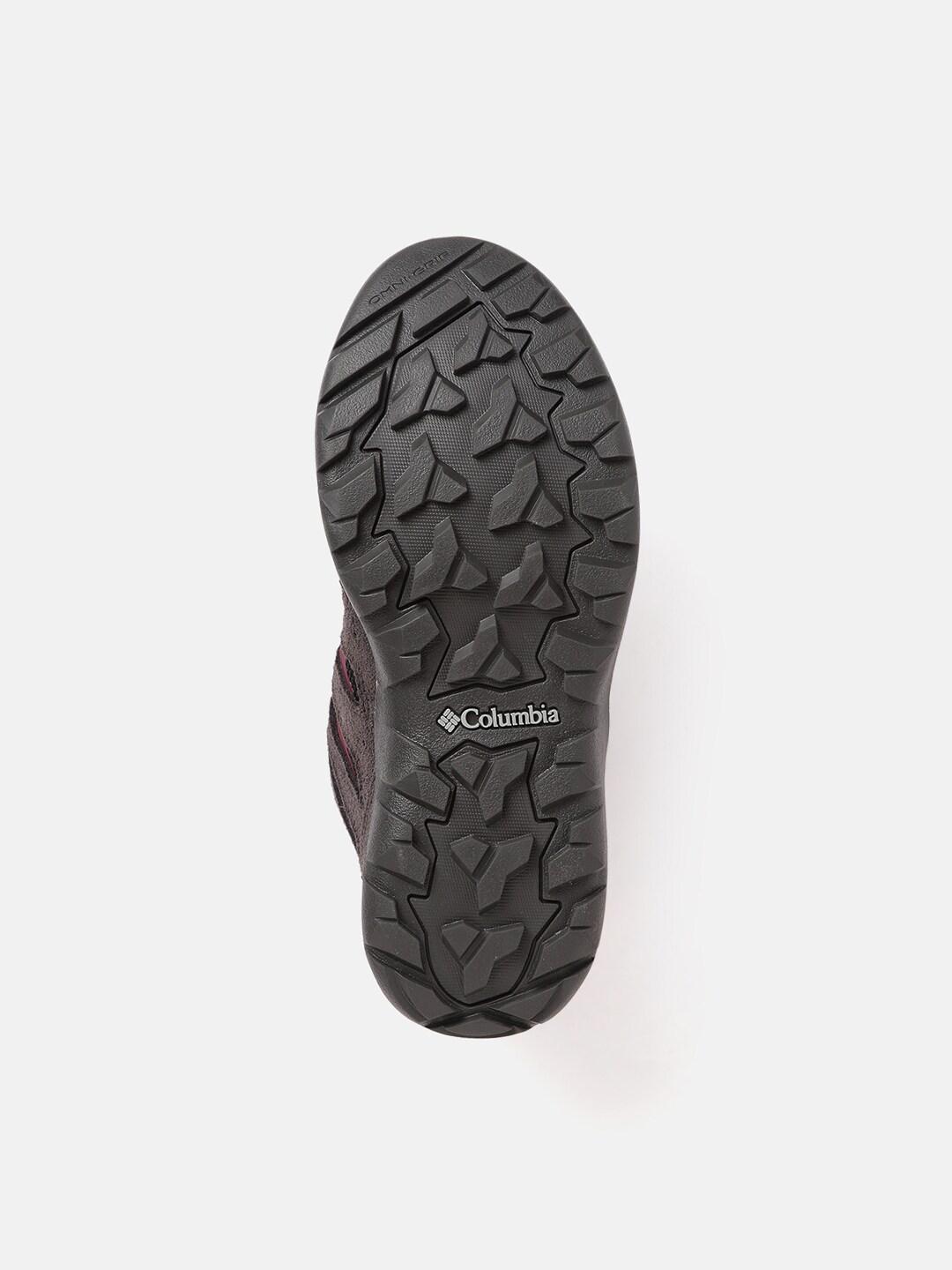 A Women Wearing Columbia Women Black REDMOND V2 MID WP