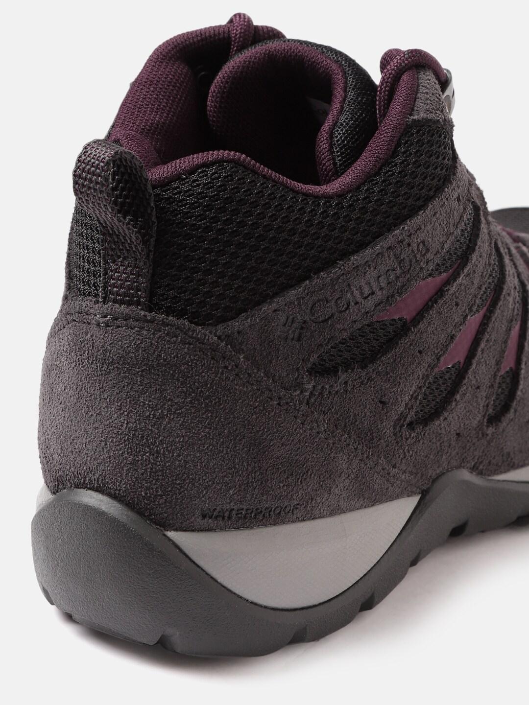 A Women Wearing Columbia Women Black REDMOND V2 MID WP