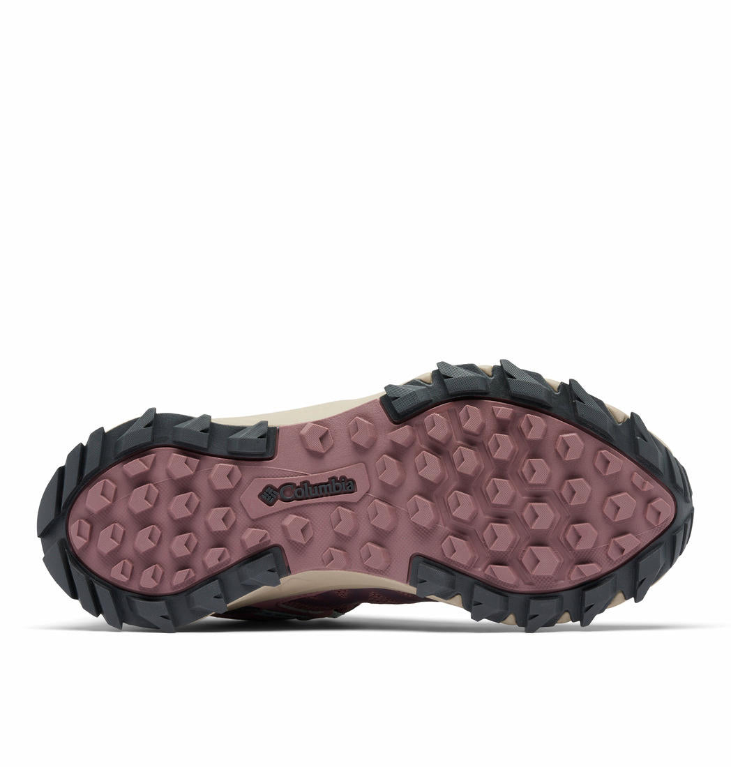 A Women Wearing Columbia Women Red PEAKFREAK II MID OUTDRY