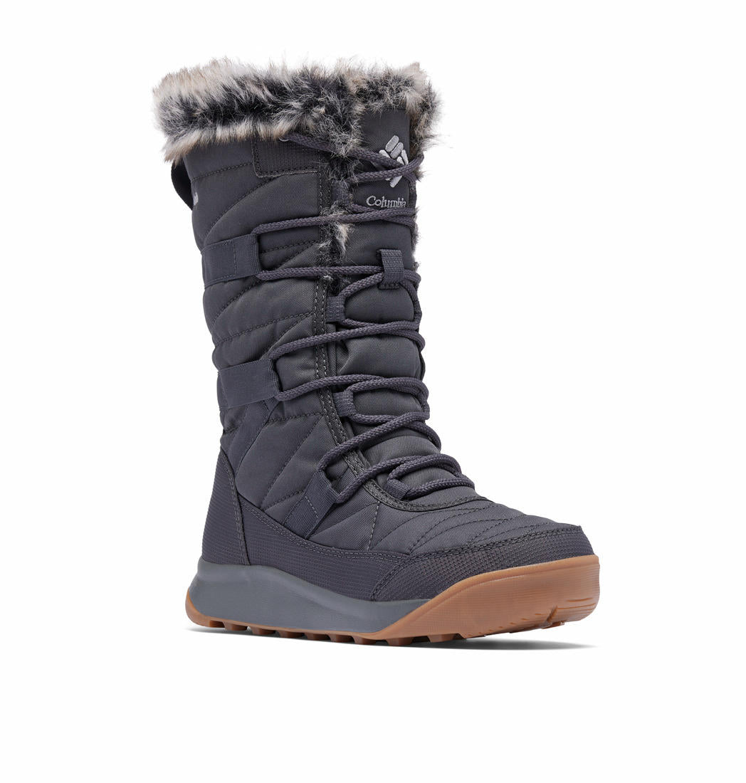 A Women Wearing Columbia Women Black MINX IV