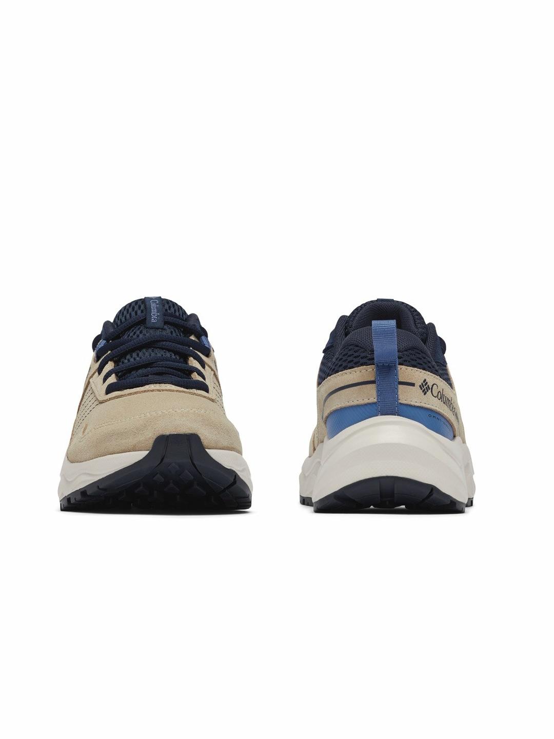 A Women Wearing Columbia Women Beige PLATEAU VENTURE