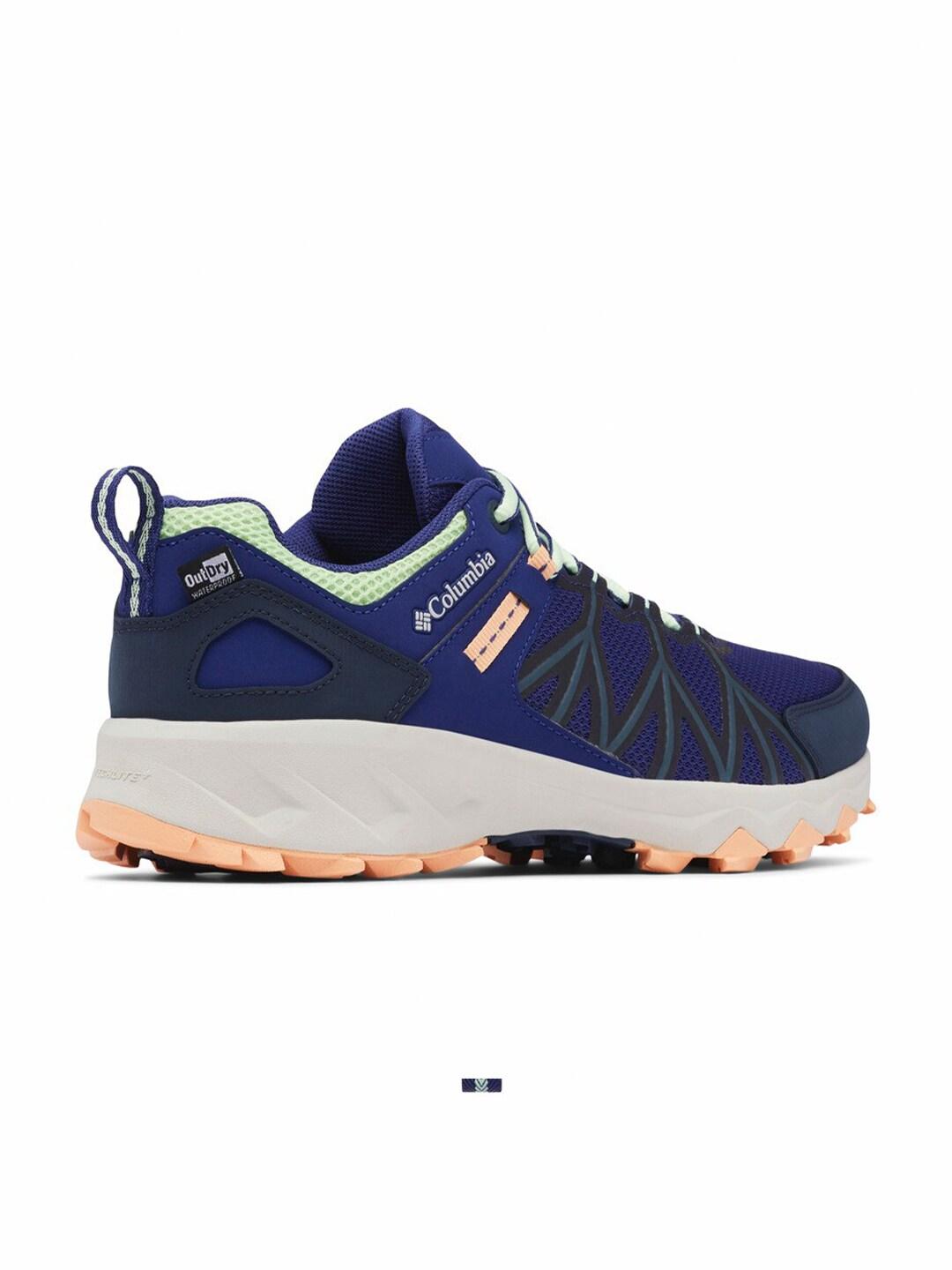 A Women Wearing Columbia Women Navy Blue PEAKFREAK II OUTDRY
