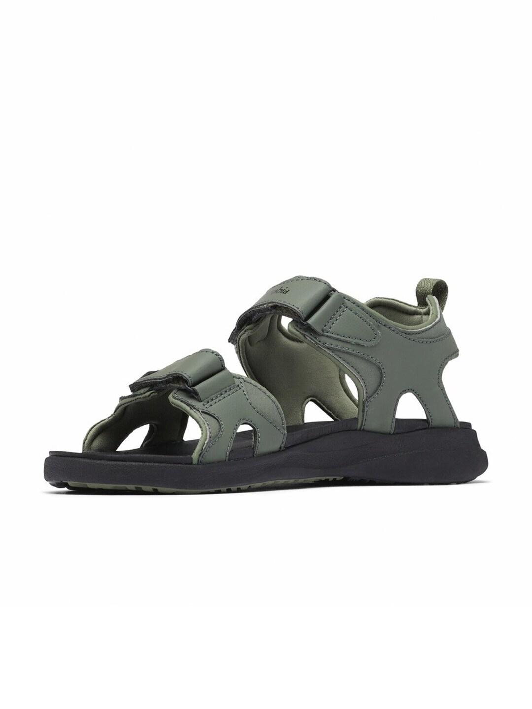 A Men Wearing Columbia Men Green COLUMBIA 2 STRAP