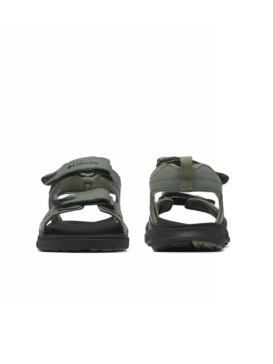 A Men Wearing Columbia Men Green COLUMBIA 2 STRAP