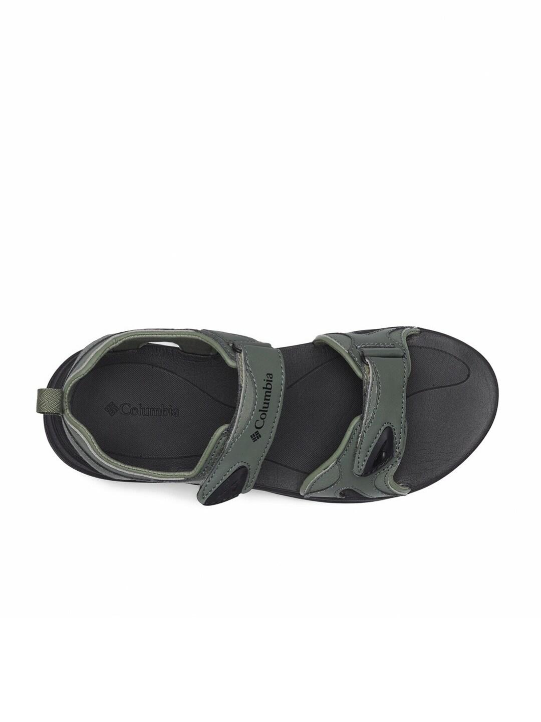 A Men Wearing Columbia Men Green COLUMBIA 2 STRAP
