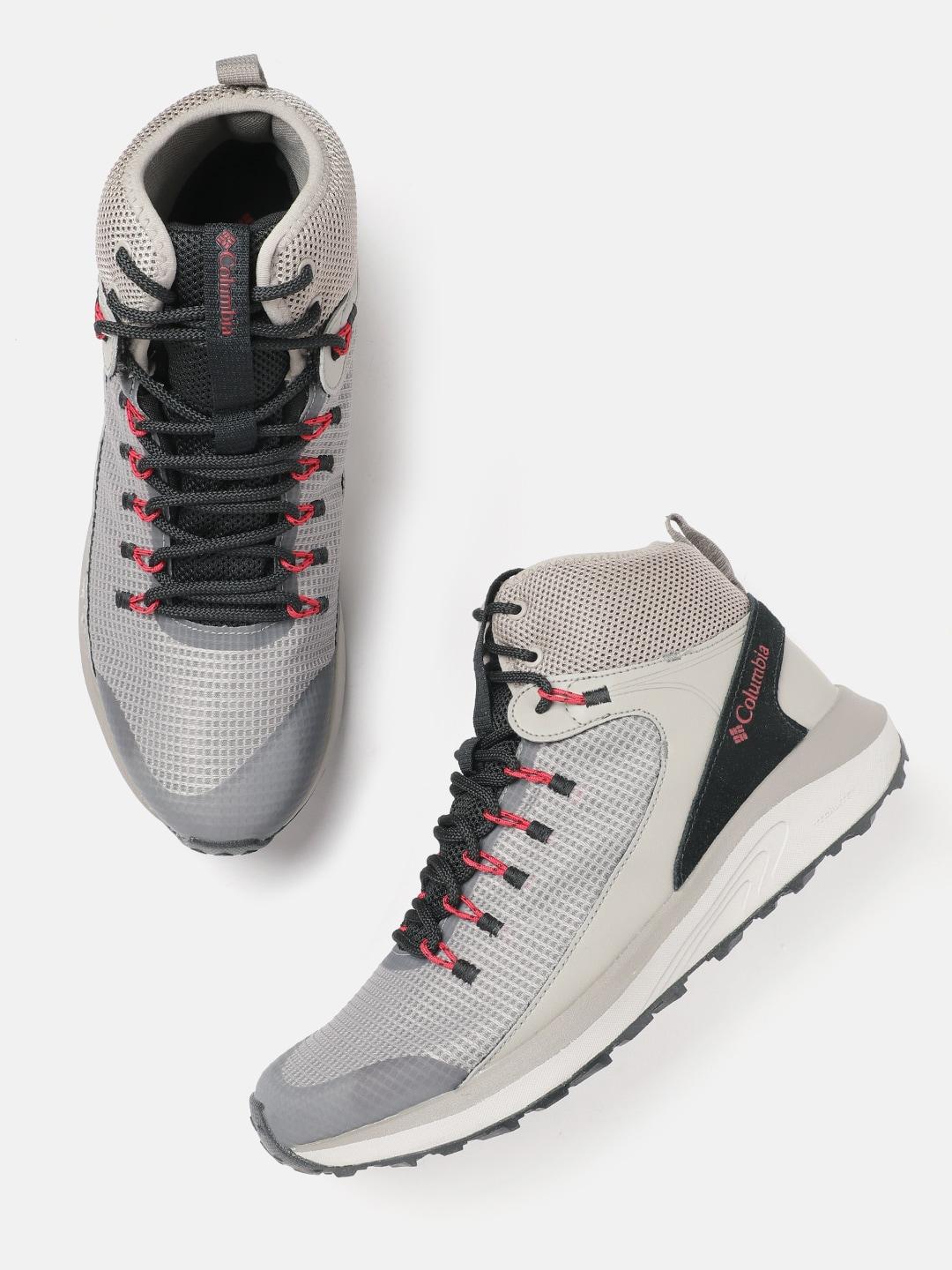 A Men Wearing Columbia Men Black TRAILSTORM MID WATERPROOF