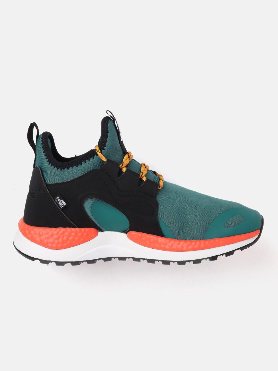 A Men Wearing Columbia Men Blue SH/FT AURORA OUTDRY