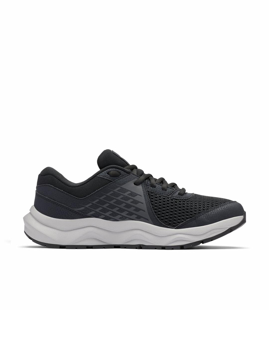 A Men Wearing Columbia Men Black TRAILSTORM BEYOND