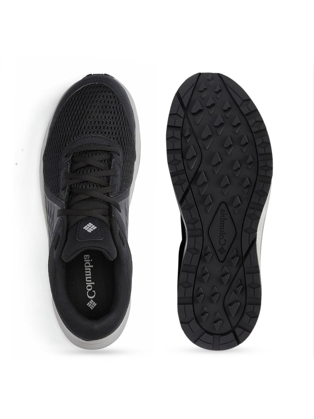 A Men Wearing Columbia Men Black TRAILSTORM BEYOND