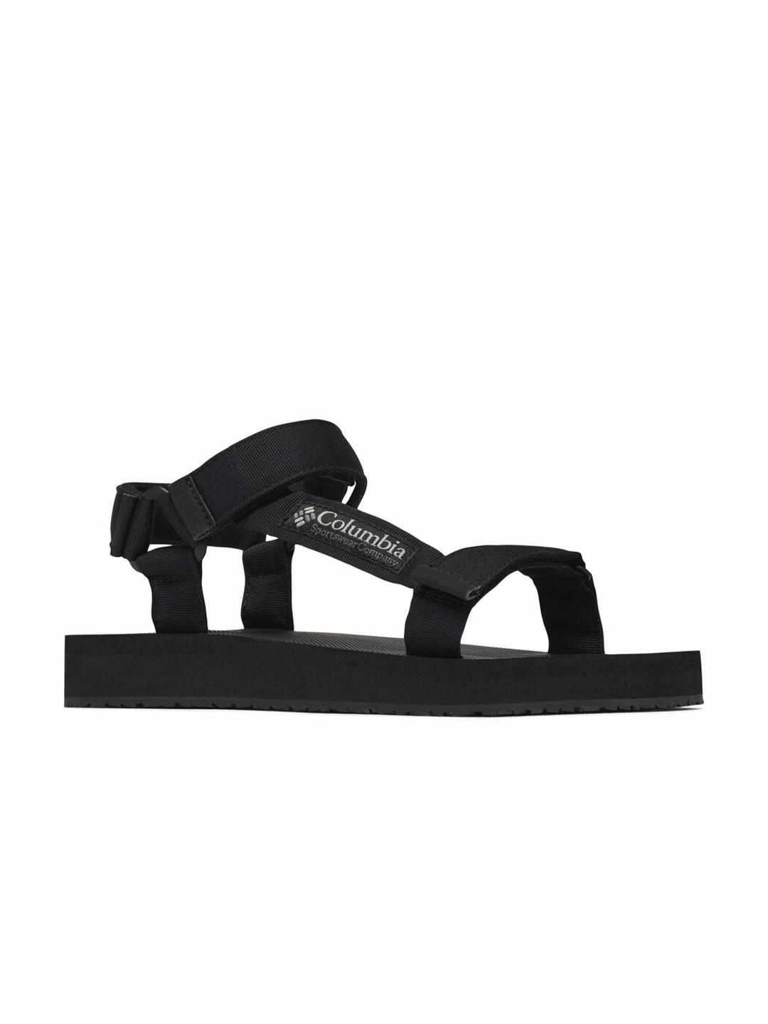 A Men Wearing Columbia Men Black BREAKSIDER SANDAL